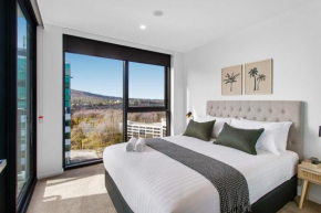 Central 2-Bed with Gym, BBQ & Stunning Views
